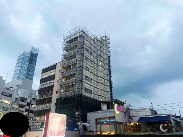 東京都新宿区　商業ビル・マンション　大規模修繕工事：安全管理を徹底した繁華街の大規模修繕工事