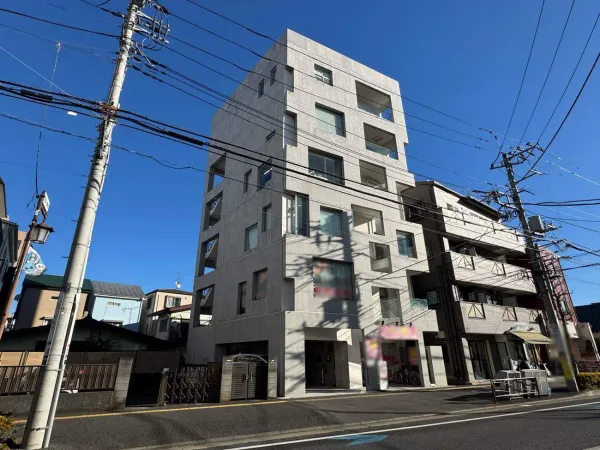 川崎市高津区　商業ビル改修工事：改修工事で美しいコンクリートの外観へ